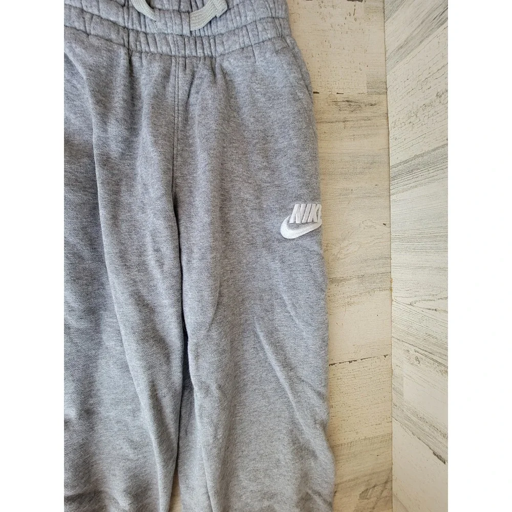 Nike medium youth gray jogger sweatpants children apparel sports